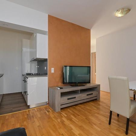 Apartment Center Ana Novalja Exteriör bild