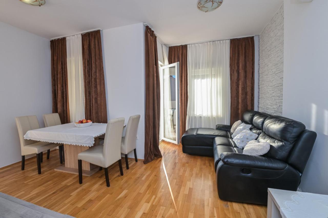 Apartment Center Ana Novalja Exteriör bild